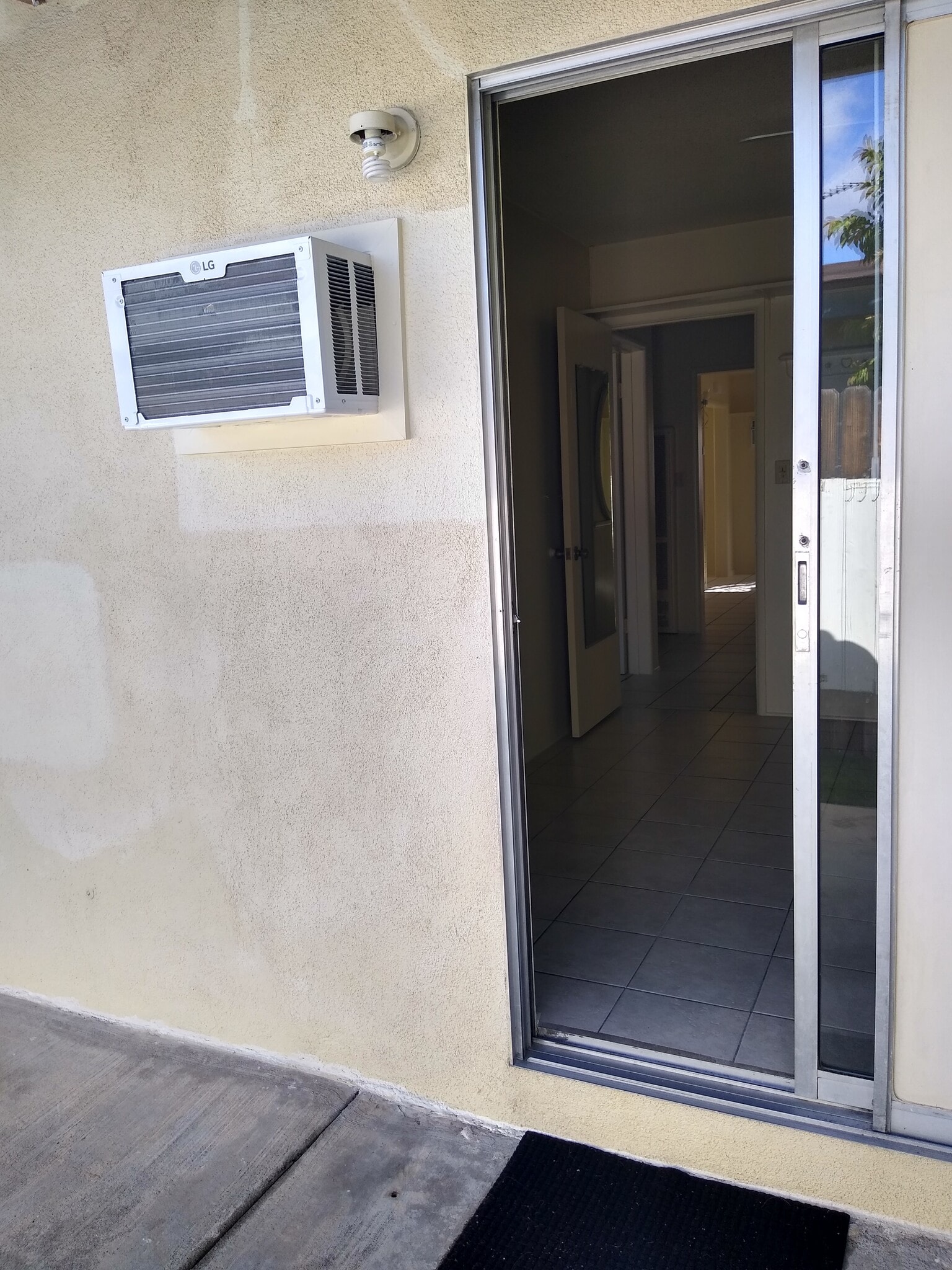 br #1: slider door to sunny large back patio - 1843 E Palmyra Ave