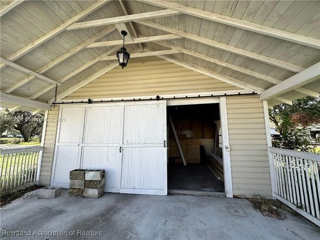 Building Photo - 533 Rose Dr