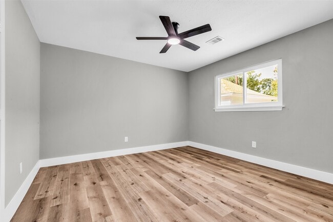 Building Photo - 3518 Shore Shadows Dr