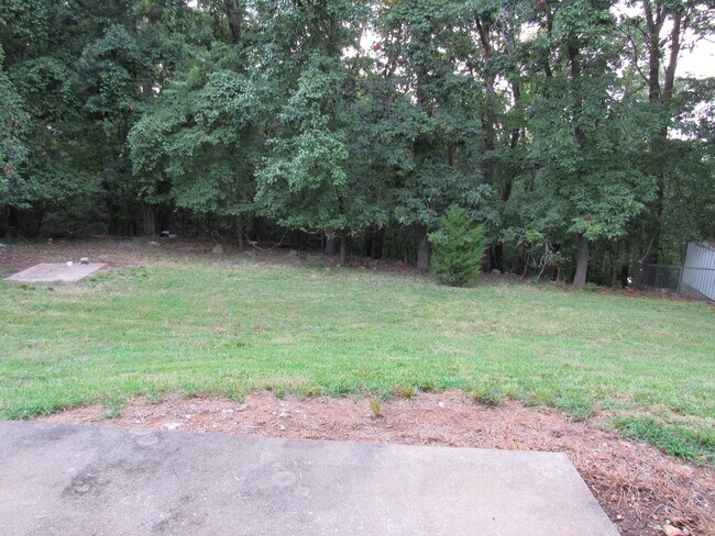 Building Photo - 1531 Cherokee Rd