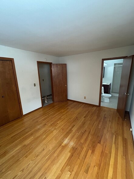 Building Photo - 4902 Brookview Rd