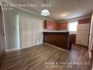 Building Photo - 505 W Main St