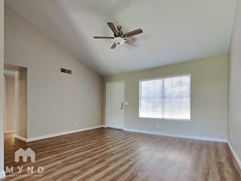 Building Photo - 818 E Piute Ave