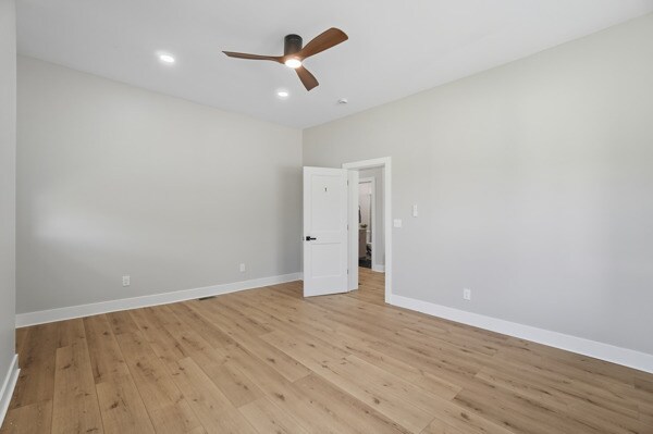 Building Photo - 571 Hale Ave