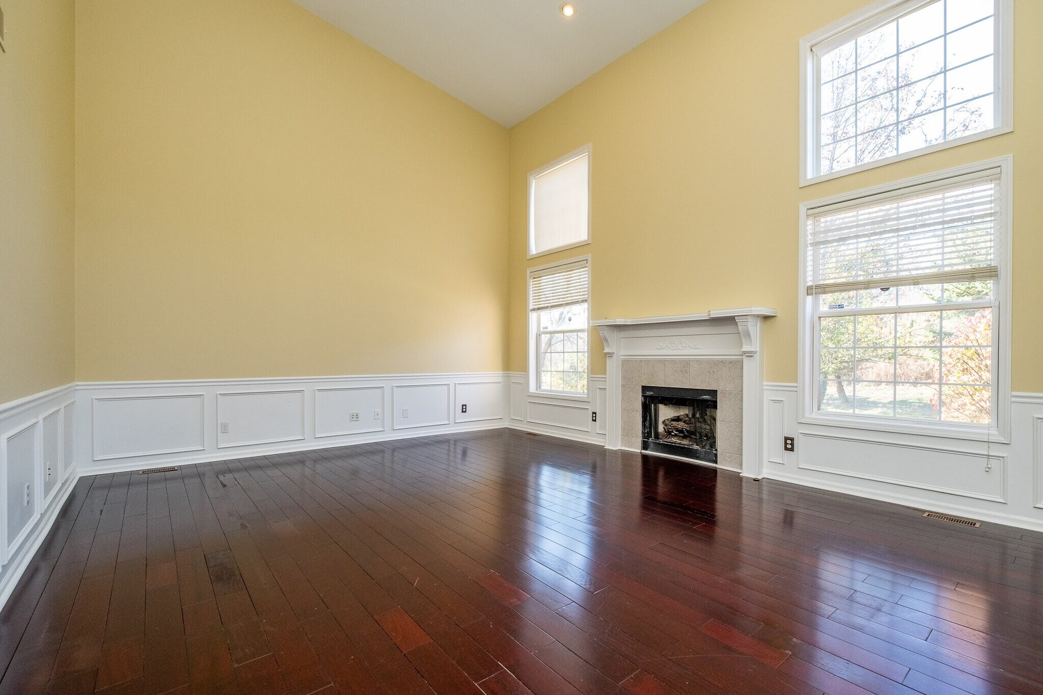 Building Photo - 466 Ivy Ln