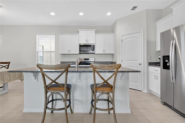 Building Photo - 11145 Sound Shr Dr