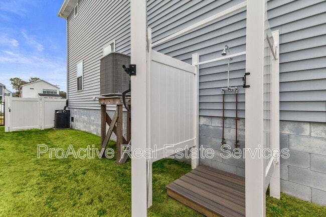 Building Photo - 9575 14th Bay St