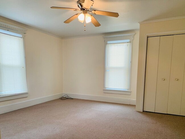 Building Photo - 284 Sycamore St