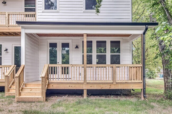 Building Photo - 212 Jennings Ave