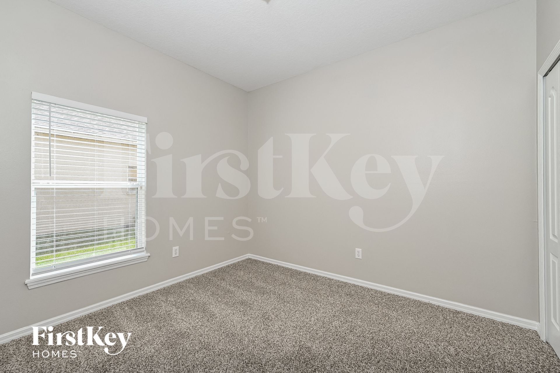 Building Photo - 200 Cabana View Way