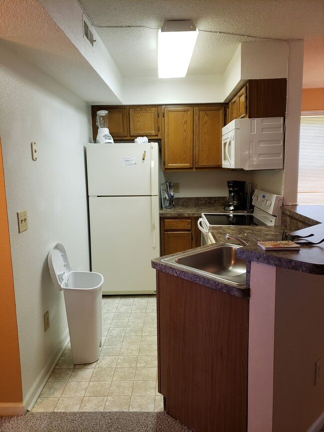 Building Photo - LT804 / KDH804E