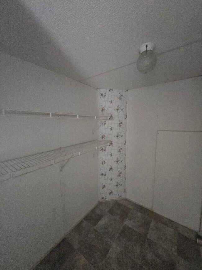 Building Photo - 2/2 Half Acre Mobile Home in Keystone Heights