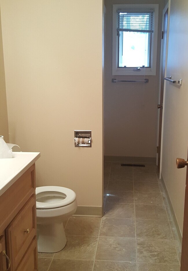 Building Photo - l1508