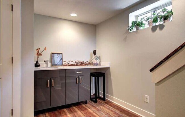 Building Photo - High End LOHI Townhome Available in June!