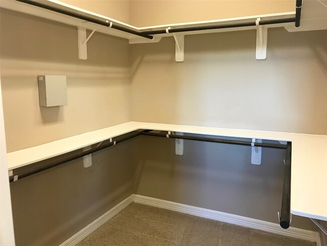 Building Photo - 722 Audra Ln