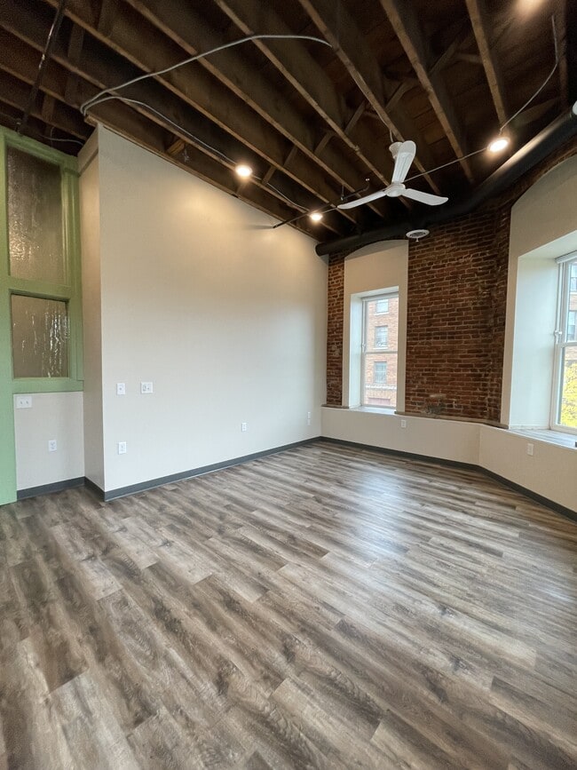 Building Photo - 230 Central Ave N