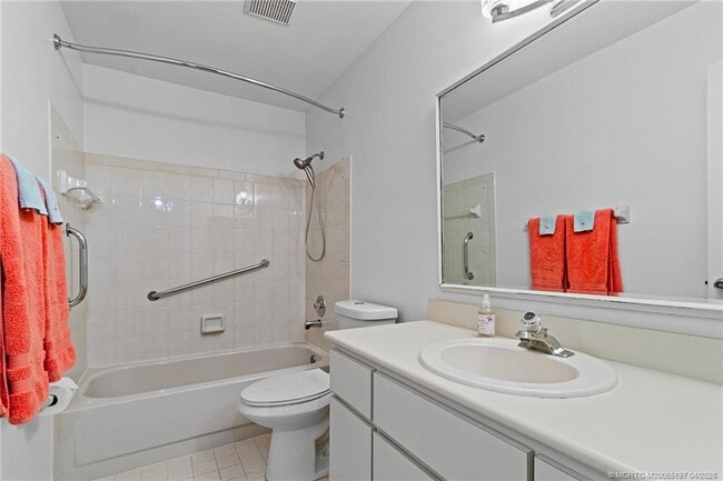 Building Photo - 7711 SE Sugar Sand Cir