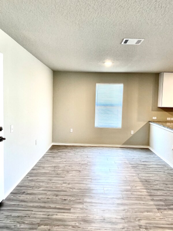Building Photo - 5606 Willow Breeze