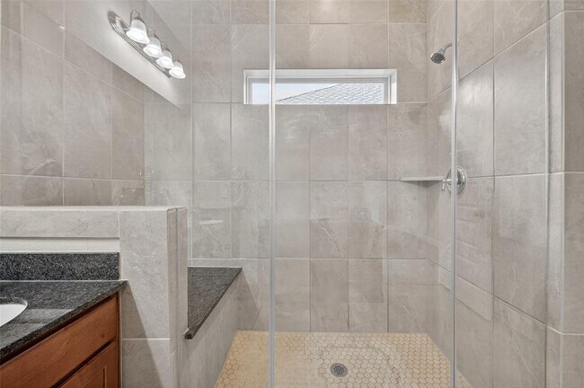 Building Photo - 11911 Briarwood Hill Way