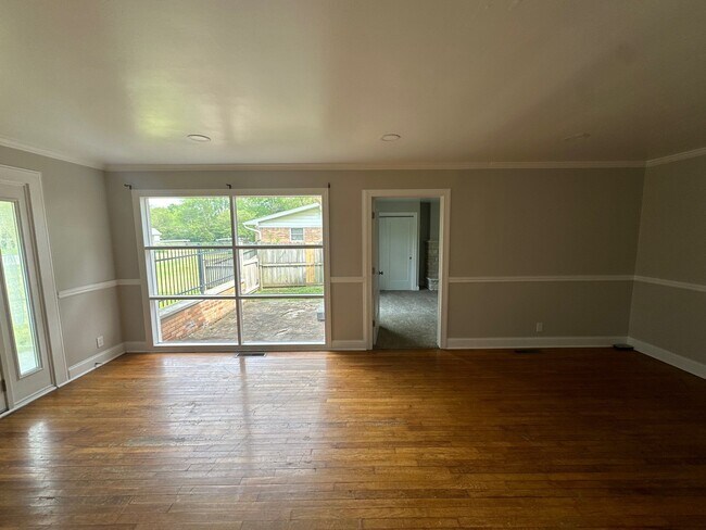 Building Photo - 1370 Farley Dr
