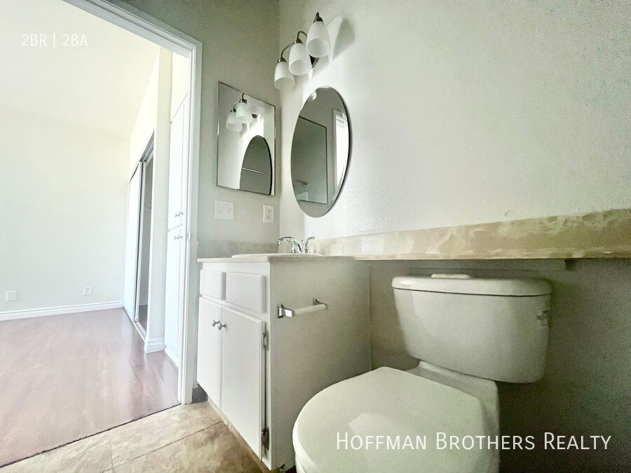 Building Photo - 945 N Serrano Ave