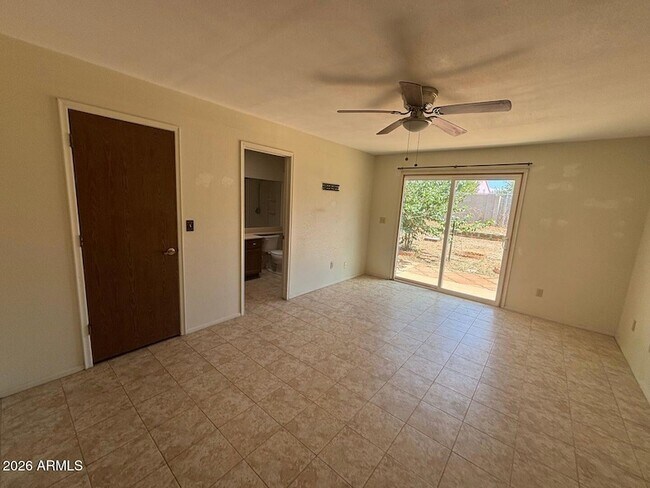 Building Photo - 554 Hegge Dr