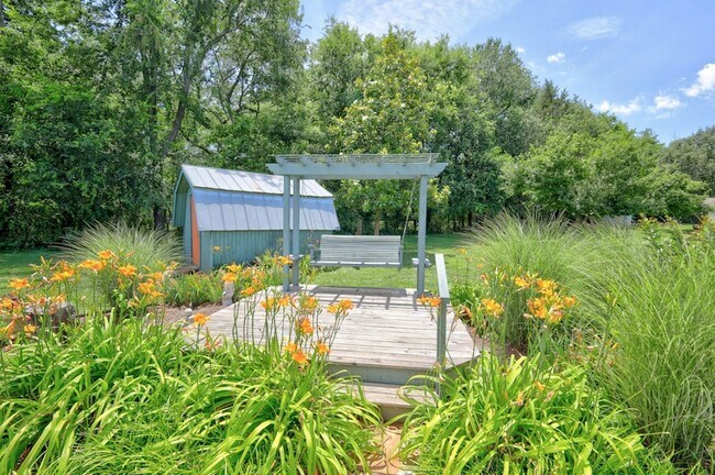 Building Photo - 3215 Arthur Dr