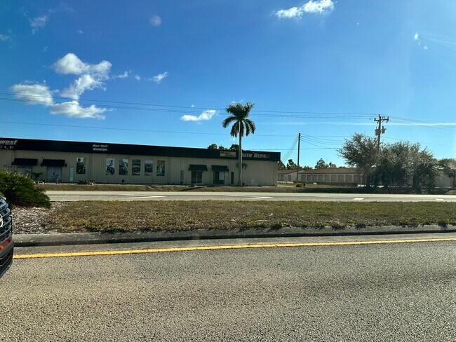 Building Photo - 620 NE 15th Ave