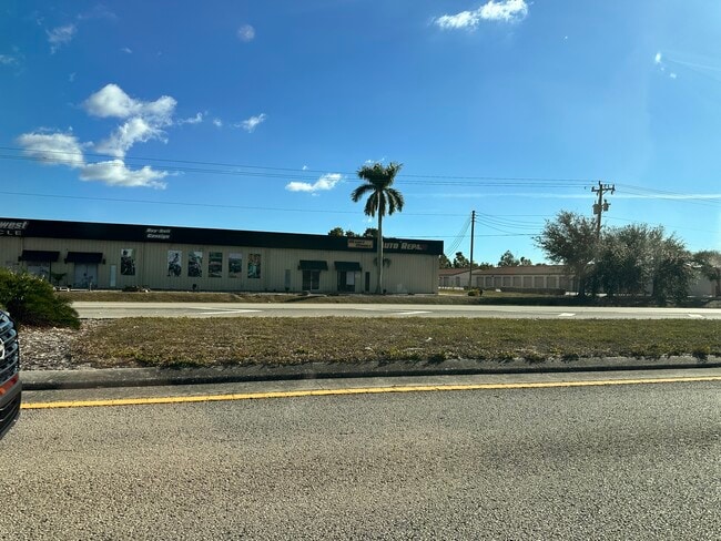 Building Photo - 620 SE 15th Ave