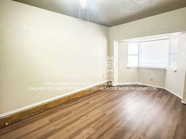 Building Photo - AVAILABLE NOW! 3 Bedroom/1 Bath Single Fam...