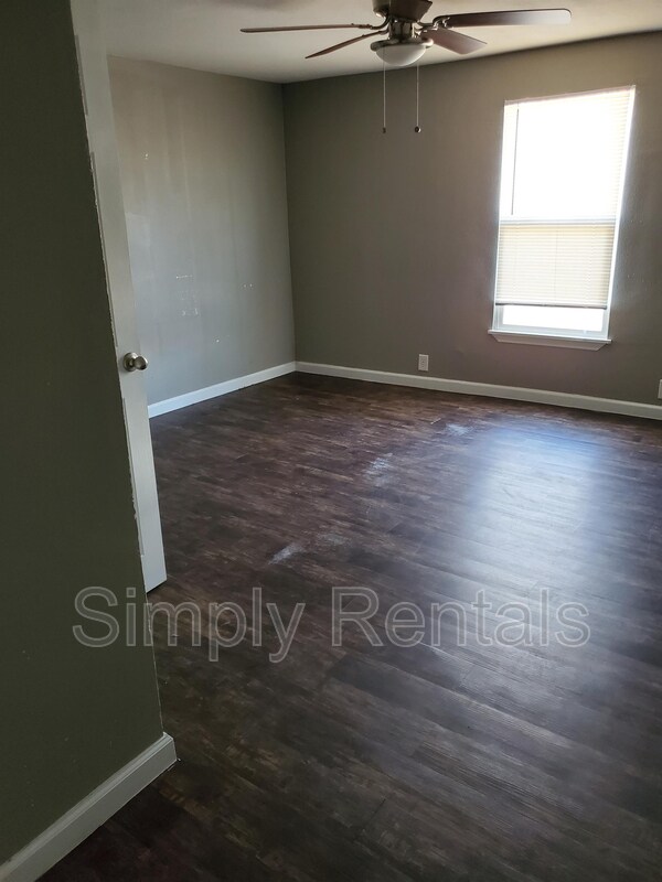 Building Photo - 2107 Pollard St