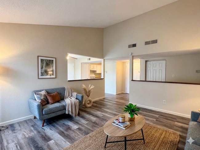 Building Photo - Move in Special! Bedroom 1.5 Bathroom 1 Car Garage