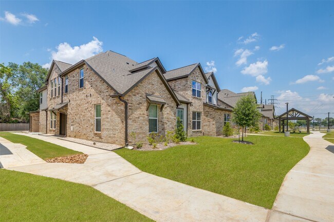 Building Photo - 221 Pk Pl Cir