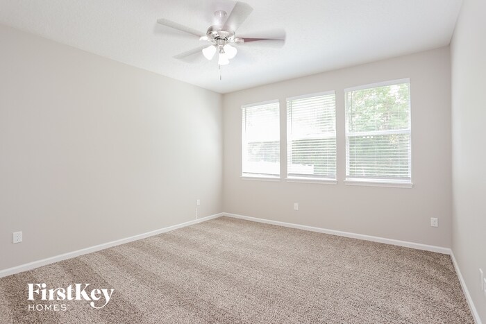 Building Photo - 1532 Oldenburg Dr