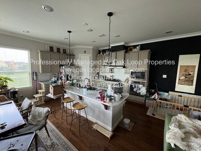Building Photo - 2018 Royal Landing Dr