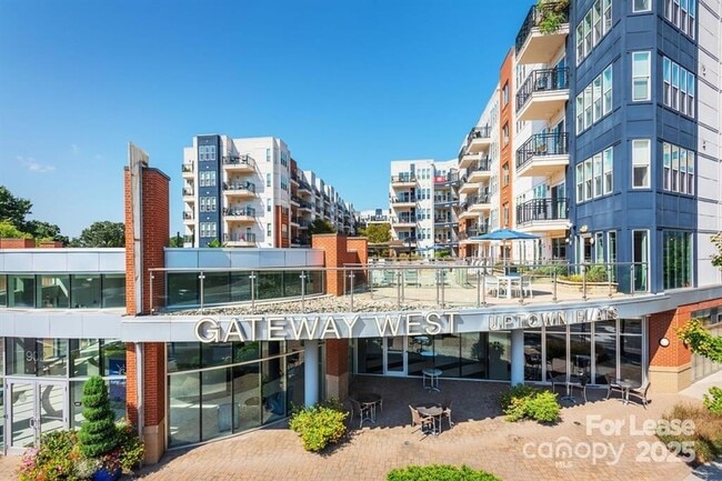 Primary Photo - 902 W 4th St