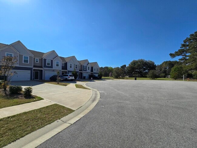 Building Photo - 1922 Flagpole Dr