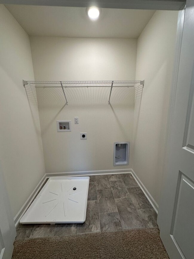 Building Photo - 3 Bedroom / 2.5 Bath Townhome Kingsport, TN