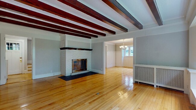 Building Photo - 54 Beeching St