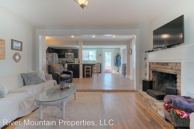Building Photo - 5 br, 3 bath House - 202 Washington Street