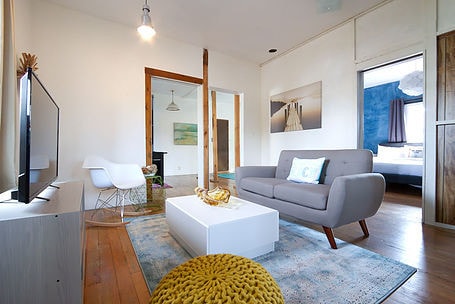 Front room (office / entertainment area) - 804 Venice Blvd