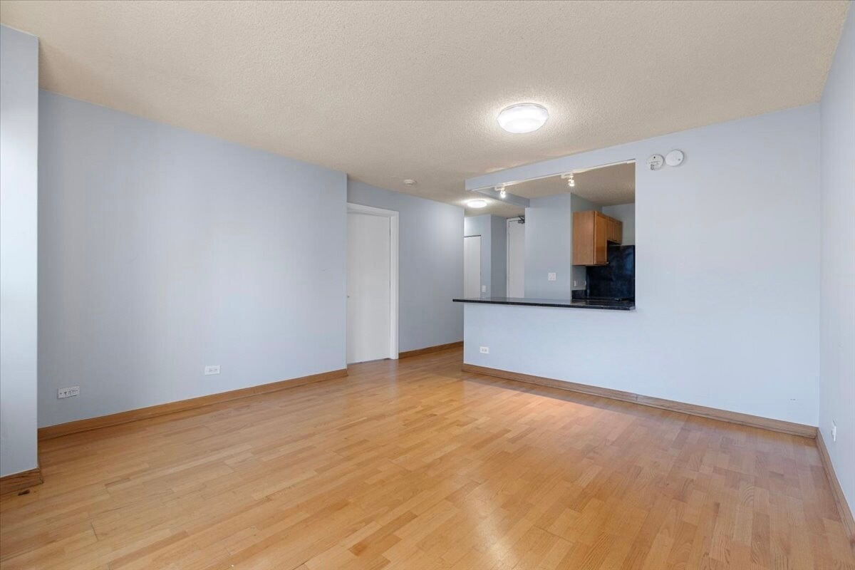 Building Photo - 30 E Huron St
