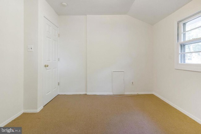 Building Photo - 4111 Denfeld Ave