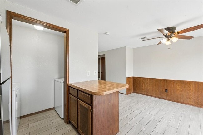 Building Photo - 2905 SW 82nd St