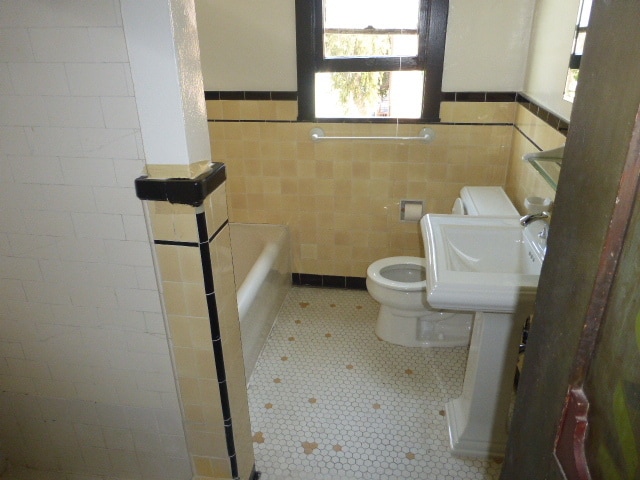 Art deco bath with shower and tub - 717 S Cochran Ave