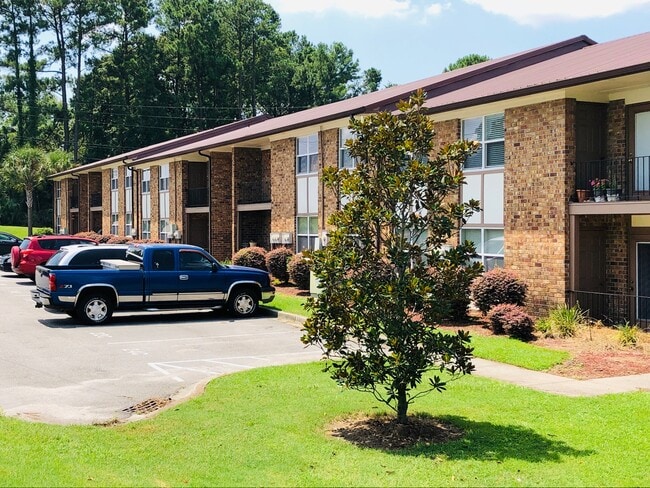 Building Photo - 1001 Spring Valley Dr