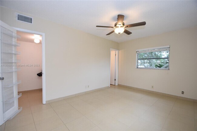 Building Photo - 7500 NW 5th Pl