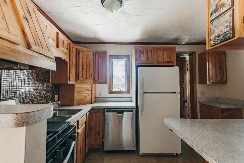 Building Photo - 137 Leroy St
