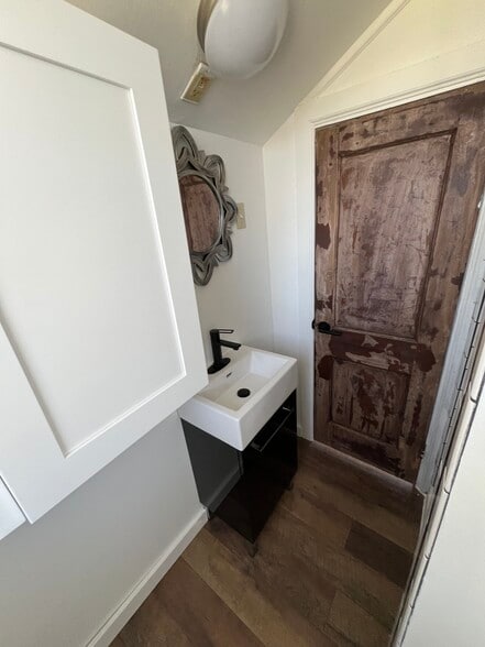 Porcelain sink & linen closet - 1531 State St