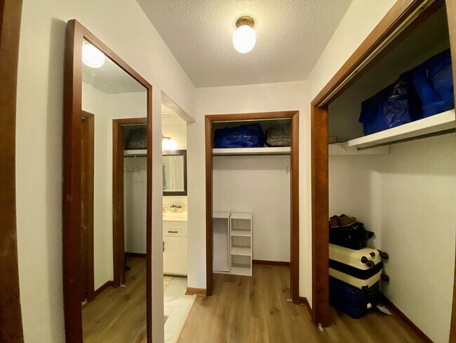 Building Photo - 2112 Westfield Dr